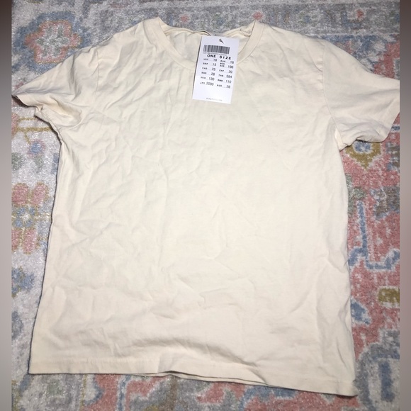 Off white T-Shirt. - Picture 2 of 3